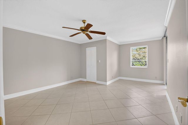 6935 Huntington Lane, Unit 207, Delray Beach, FL 33446