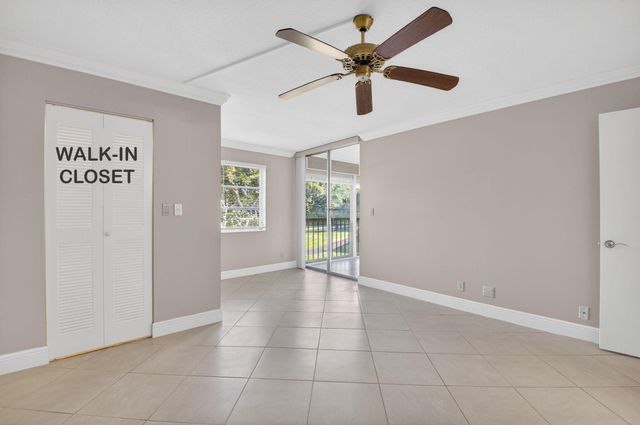 6935 Huntington Lane, Unit 207, Delray Beach, FL 33446