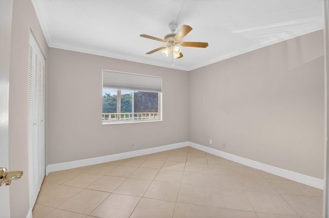 6935 Huntington Lane, Unit 207, Delray Beach, FL 33446