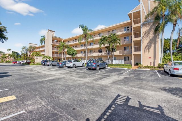 6935 Huntington Lane, Unit 207, Delray Beach, FL 33446