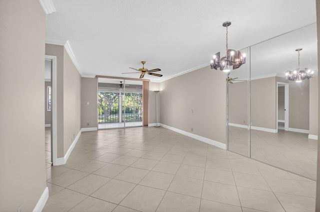 6935 Huntington Lane, Unit 207, Delray Beach, FL 33446