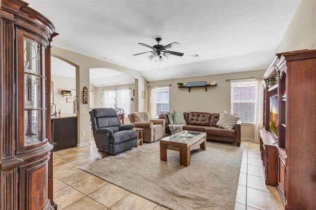 6715 Hunters Trace Lane, Baytown, TX 77521