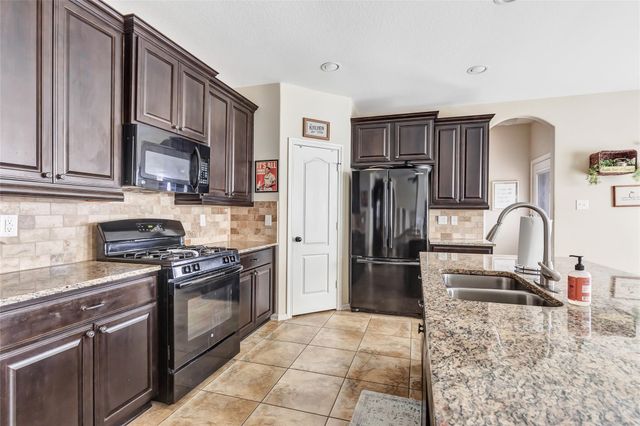 6715 Hunters Trace Lane, Baytown, TX 77521