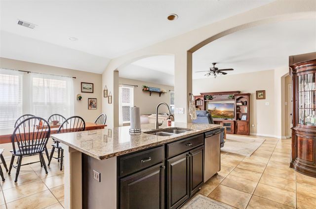 6715 Hunters Trace Lane, Baytown, TX 77521