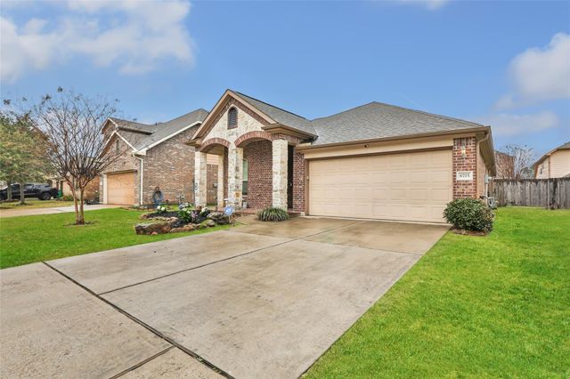 6715 Hunters Trace Lane, Baytown, TX 77521