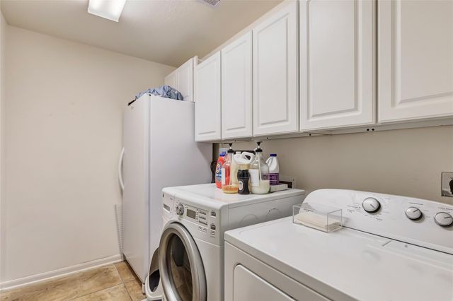 6715 Hunters Trace Lane, Baytown, TX 77521