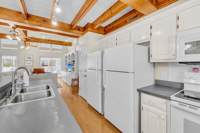 512 Pompano Street, Edisto Island, SC 29438