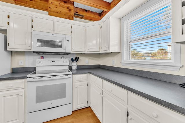 512 Pompano Street, Edisto Island, SC 29438