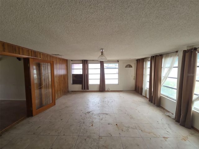 7441 1ST STREET N, St Petersburg, FL 33702