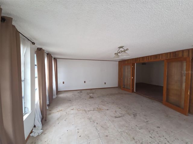 7441 1ST STREET N, St Petersburg, FL 33702