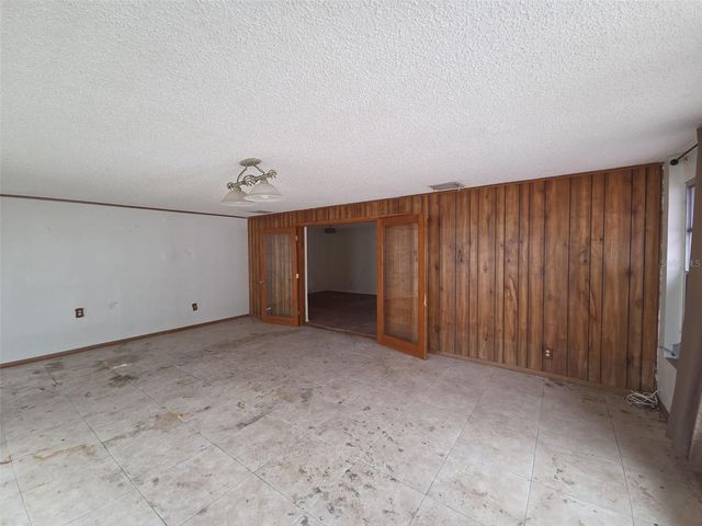 7441 1ST STREET N, St Petersburg, FL 33702