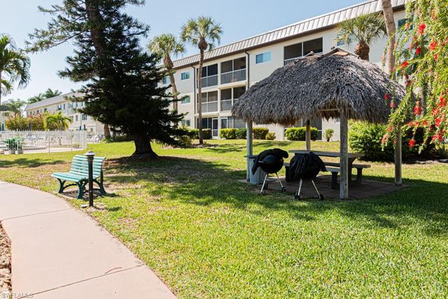 1022 Manatee RD D107, Naples, FL 34114