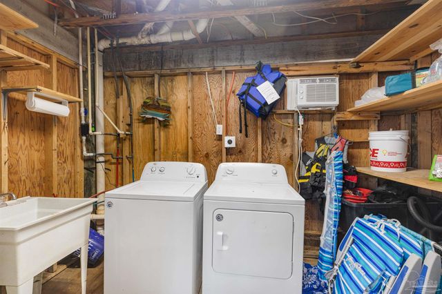 1430 Tina Dr 8, Navarre Beach, FL 32566