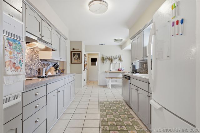 6652 E 46th Place, Tulsa, OK 74145