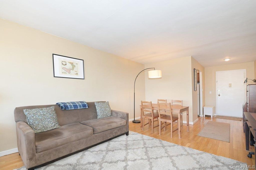 2 Birchwood Court #5H, Mineola, NY 11501 — exterior