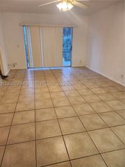 1638 SE Embassy Dr 209, West Palm Beach, FL 33401