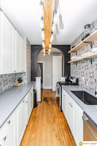 5114 Dodge Street, Omaha, NE 68132