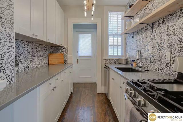 5114 Dodge Street, Omaha, NE 68132