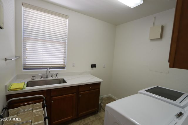 2004 W Calle De Las Estrellas Drive, Phoenix, AZ 85085