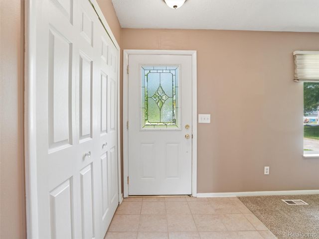 2439 N Long Lake Road, Fenton Charter Township, MI 48430