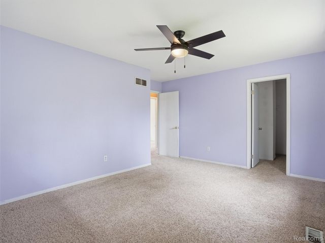 2439 N Long Lake Road, Fenton Charter Township, MI 48430