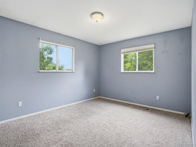 2439 N Long Lake Road, Fenton Charter Township, MI 48430