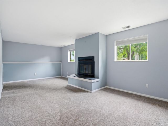 2439 N Long Lake Road, Fenton Charter Township, MI 48430