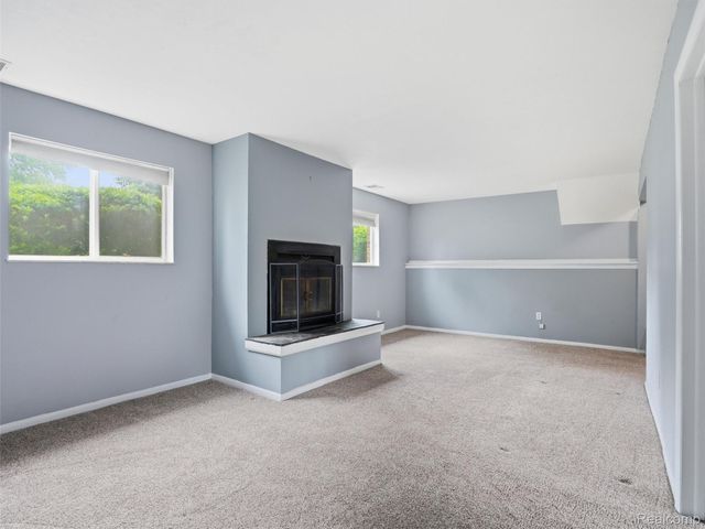 2439 N Long Lake Road, Fenton Charter Township, MI 48430