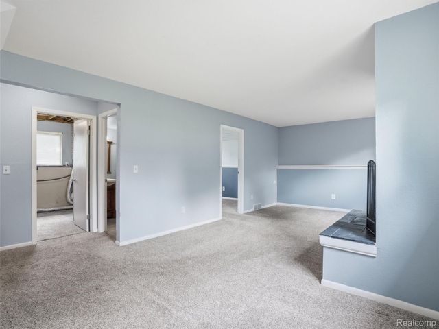 2439 N Long Lake Road, Fenton Charter Township, MI 48430