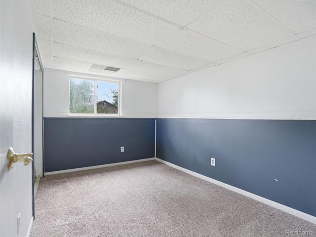 2439 N Long Lake Road, Fenton Charter Township, MI 48430