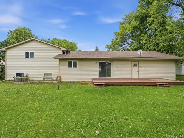 2439 N Long Lake Road, Fenton Charter Township, MI 48430