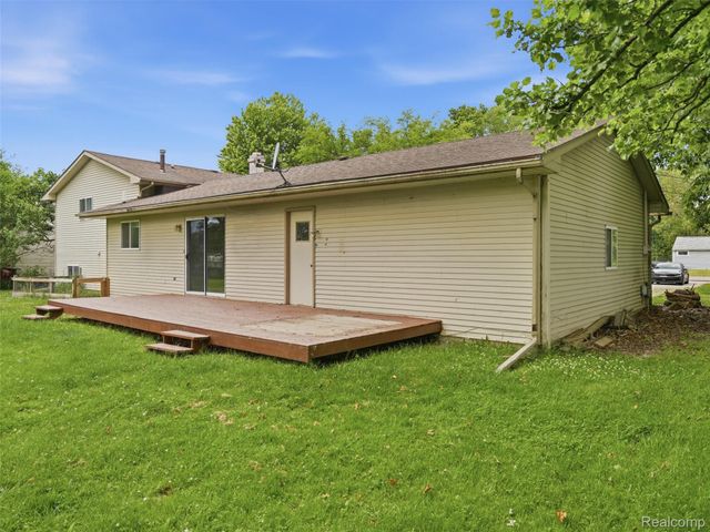 2439 N Long Lake Road, Fenton Charter Township, MI 48430