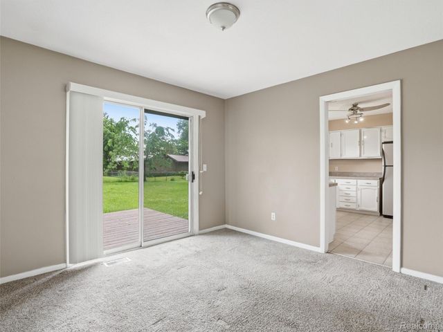 2439 N Long Lake Road, Fenton Charter Township, MI 48430