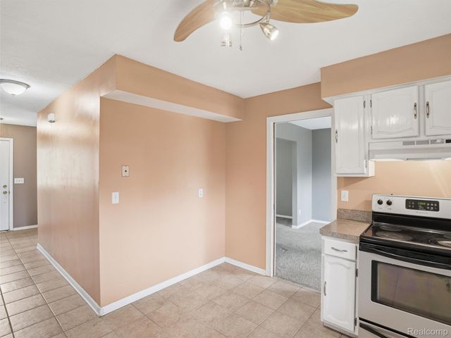 2439 N Long Lake Road, Fenton Charter Township, MI 48430