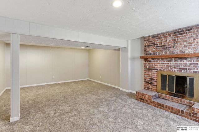 9133 Ames Avenue, Omaha, NE 68134