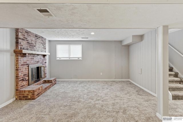 9133 Ames Avenue, Omaha, NE 68134