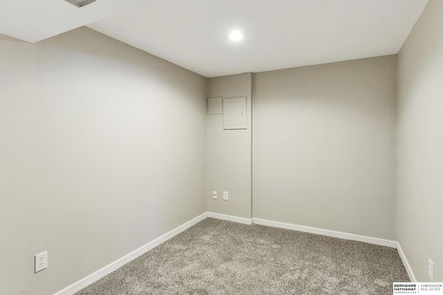 9133 Ames Avenue, Omaha, NE 68134