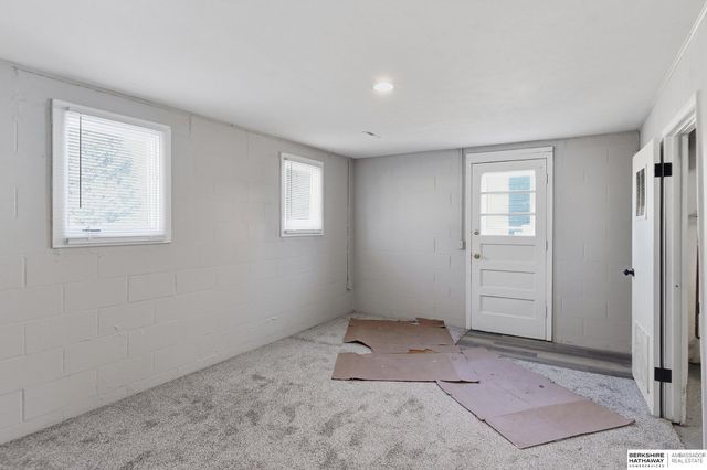 9133 Ames Avenue, Omaha, NE 68134