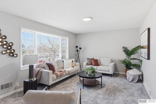 9133 Ames Avenue, Omaha, NE 68134