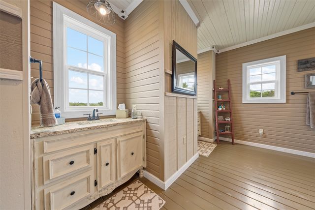 655 Texas 236 Highway, Moody, TX 76557