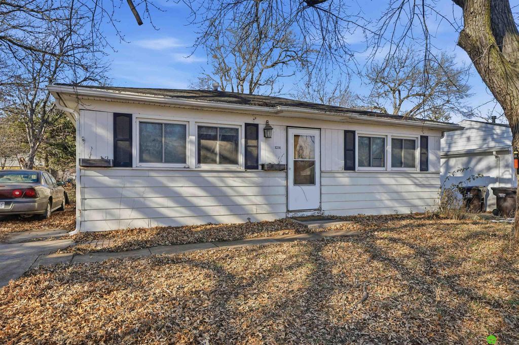 1231 N 54th Street, Lincoln, NE 68504