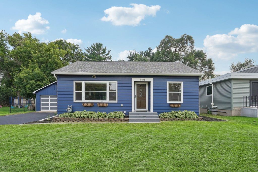 1406 Cambridge Street, Hopkins, MN 55343