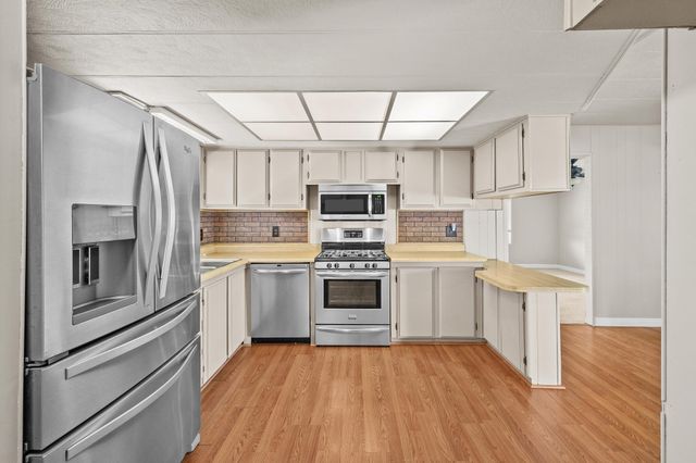 2627 W Midvalley Avenue #104, Visalia, CA 93277