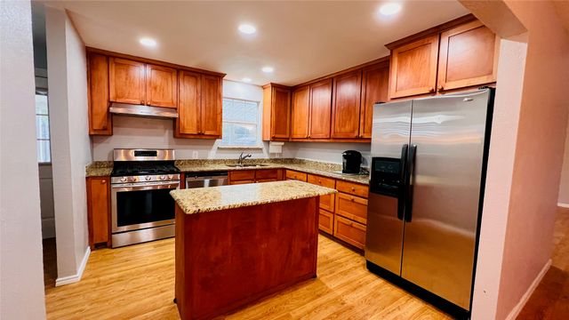 7301 Fishtrap Road, Cross Roads, TX 76227