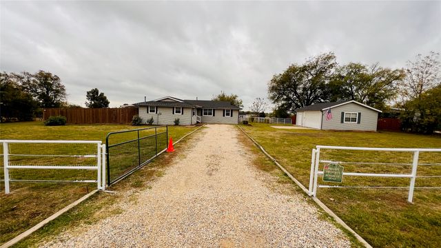 7301 Fishtrap Road, Cross Roads, TX 76227