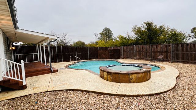 7301 Fishtrap Road, Cross Roads, TX 76227