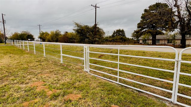 7301 Fishtrap Road, Cross Roads, TX 76227