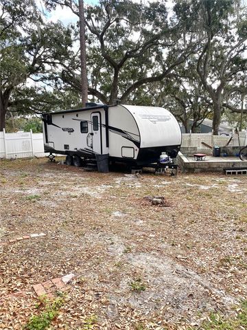 8301 N RIVER OAKS COURT, Tampa, FL 33617