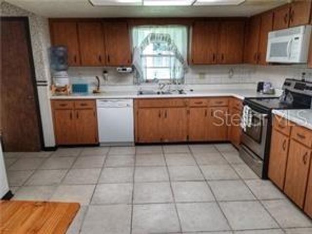 8301 N RIVER OAKS COURT, Tampa, FL 33617