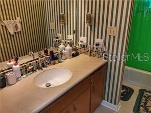 8301 N RIVER OAKS COURT, Tampa, FL 33617